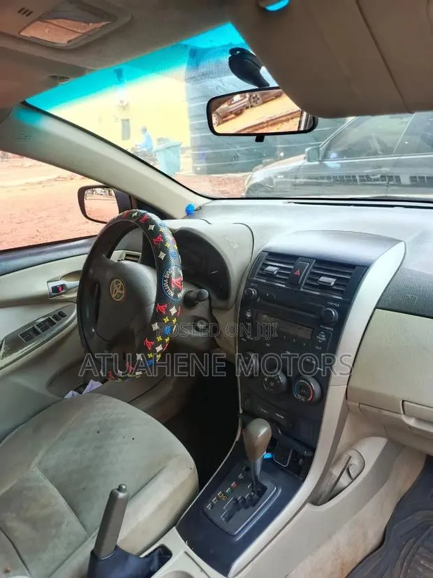 Toyota Corolla 2010 Black · Photo 1