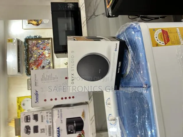 Shop Premium Bluetooth Electric Onyx Studio 9 Harman Kardon Speaker · Photo 1