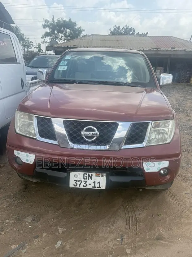 Nissan Navara 2011 Brown · Photo 1