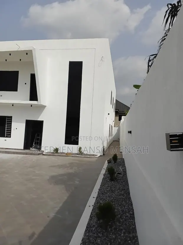 5bdrm Apartment in Stephen Properties, Asokore Mampong Municipal · Photo 1