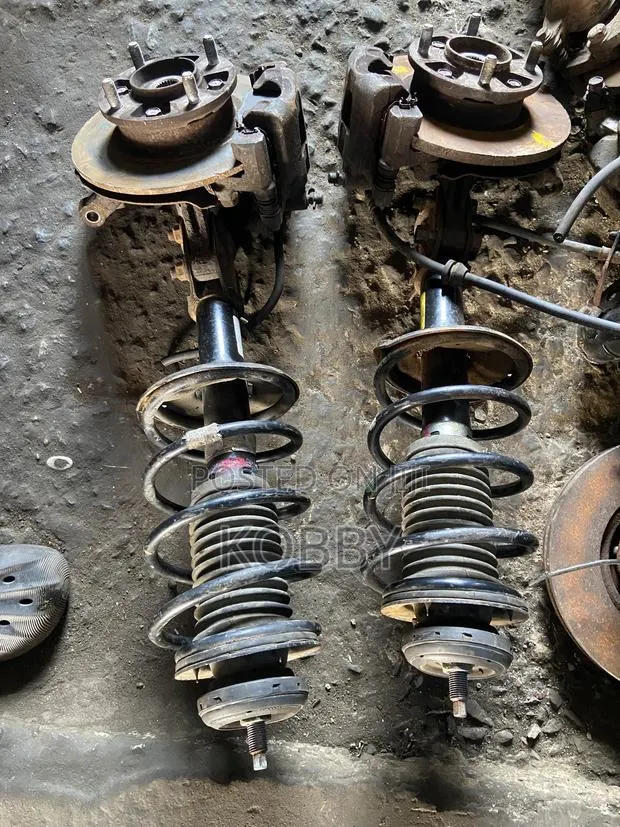 Yaris / Vitz 2006,2007,2009,2011,2012,2013,2014,front Shocks Home Used · Photo 1