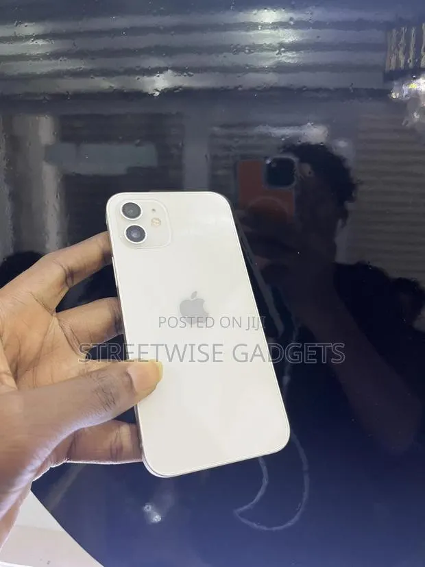 Apple iPhone 12 128 GB White · Photo 1