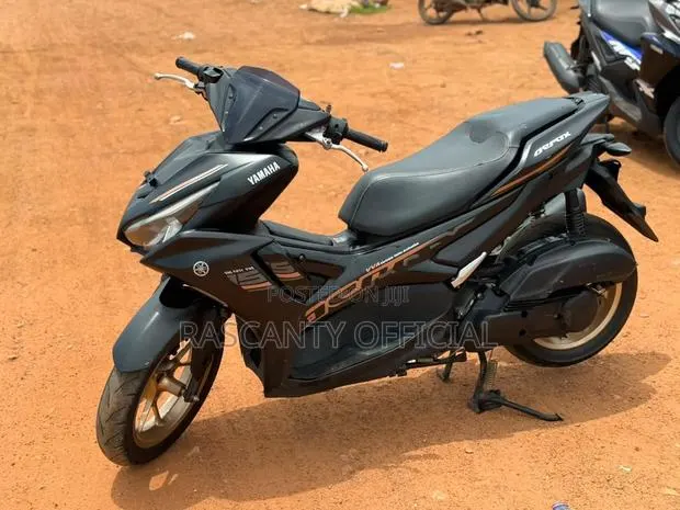 Yamaha Aerox 2024 Gray · Photo 1