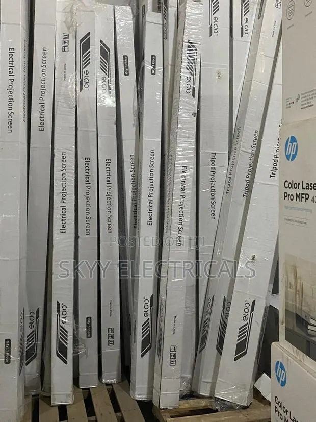 Eldo Electrical Screen 200*200 · Photo 1