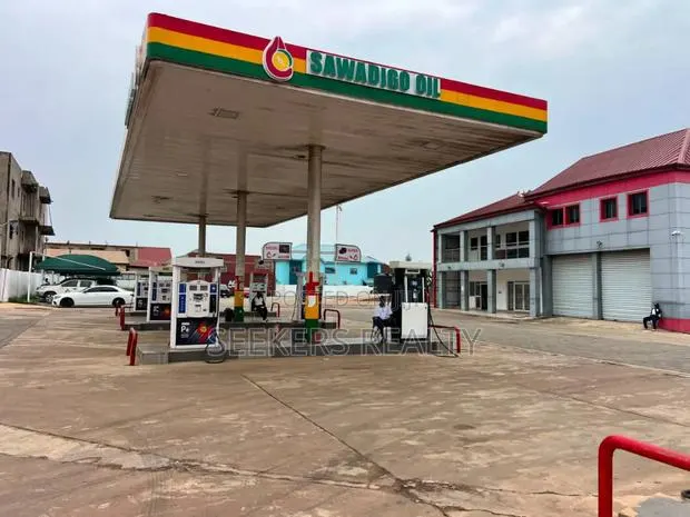 Filling Station for Auction Sale Adjiringanor School Junction. · Photo 2