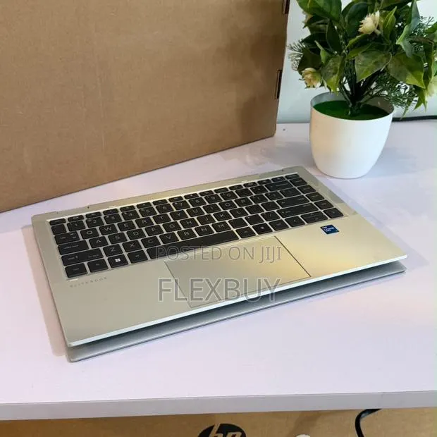 New Laptop HP EliteBook 1040 G8 32GB Intel Core i7 SSD 512GB · Photo 1