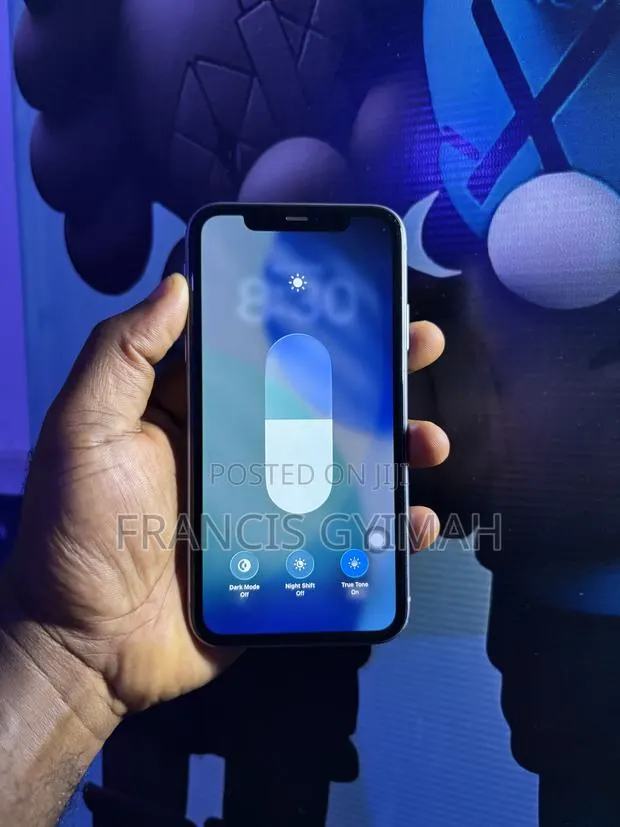 Apple iPhone 11 64 GB Purple · Photo 1