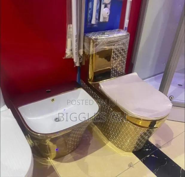 Gold Wc With Basin Complete Set · Photo 1