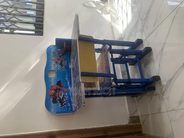Kids Study Table and Chair · Photo 1