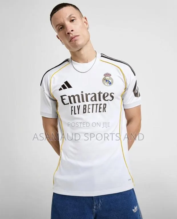 Original Real Madrid Jersey And Muffler At Cool Price · Photo 1