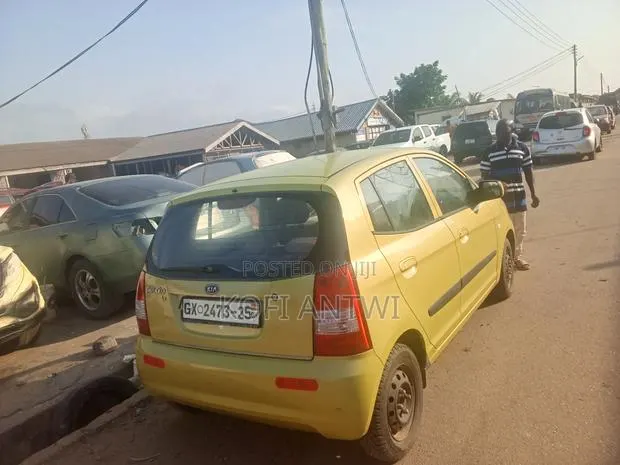 Kia Picanto 2004 Yellow · Photo 1
