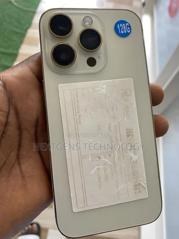Apple iPhone 14 Pro 128 GB Gold · Photo 1