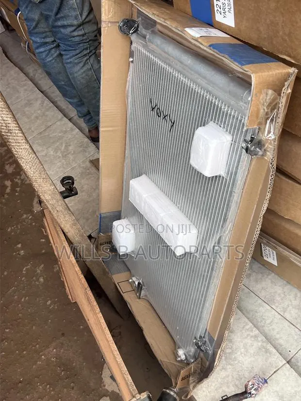 Toyota Voxy 2008-2016 Air Condition Tank · Photo 1