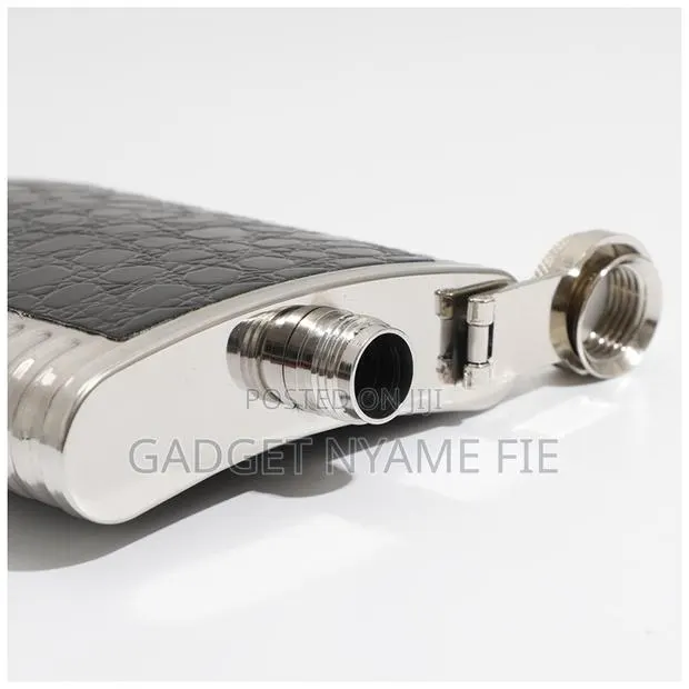 Hip/Pocket Stainless Steel Whiskey/Alcohol Flask - 280ml · Photo 1