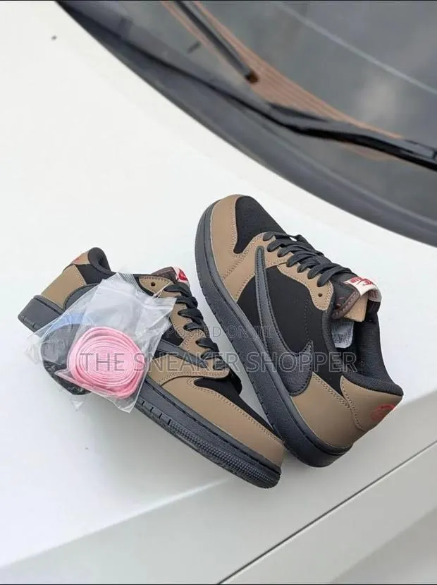 Original Travis Scott Deep Brown Sneakers · Photo 1