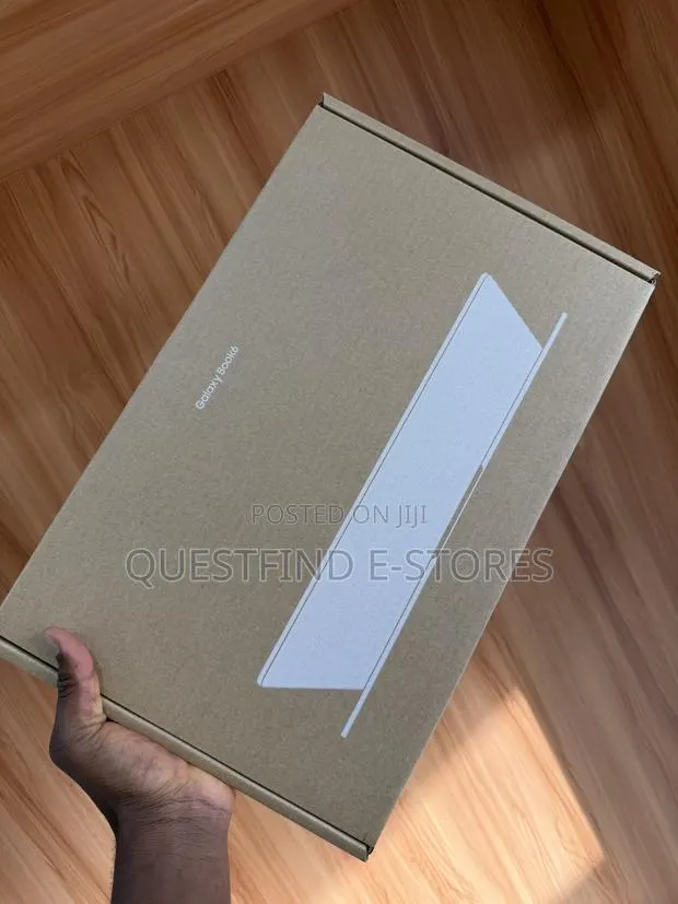 New Laptop Samsung 16GB Intel Core Ultra 7 SSD 512GB · Photo 1
