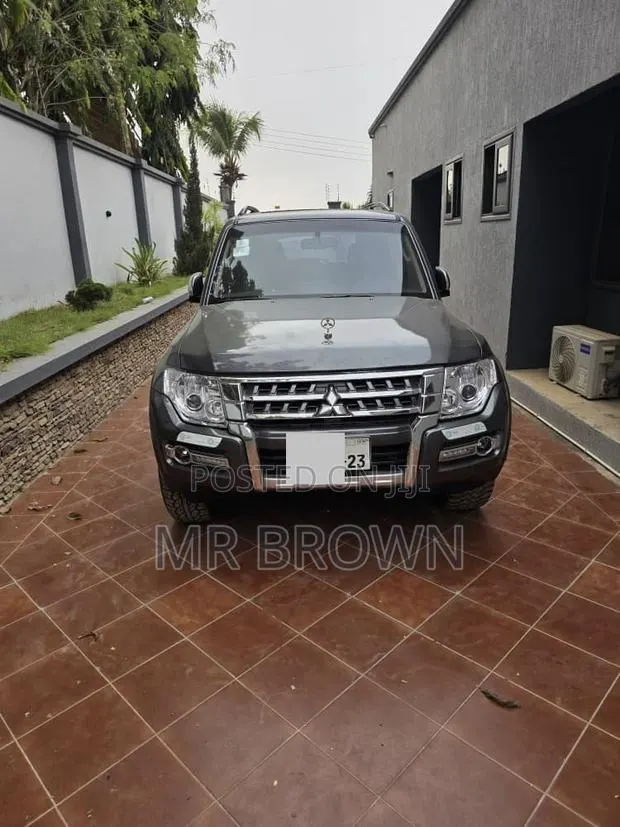 Mitsubishi Pajero V80 3.8 V6 GLS 2017 Gray · Photo 1