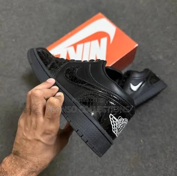 Jordan 1 Low · Photo 1
