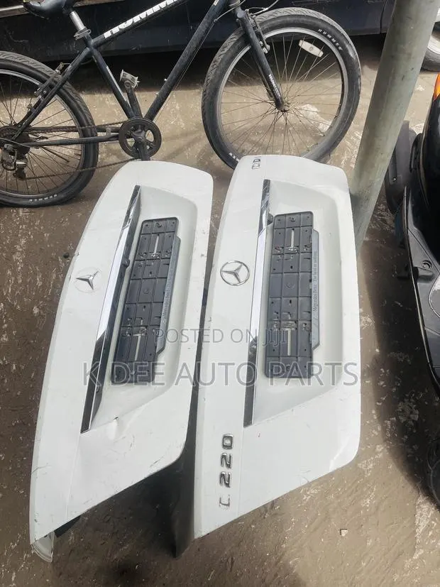 Benz C250 Boot Available · Photo 1