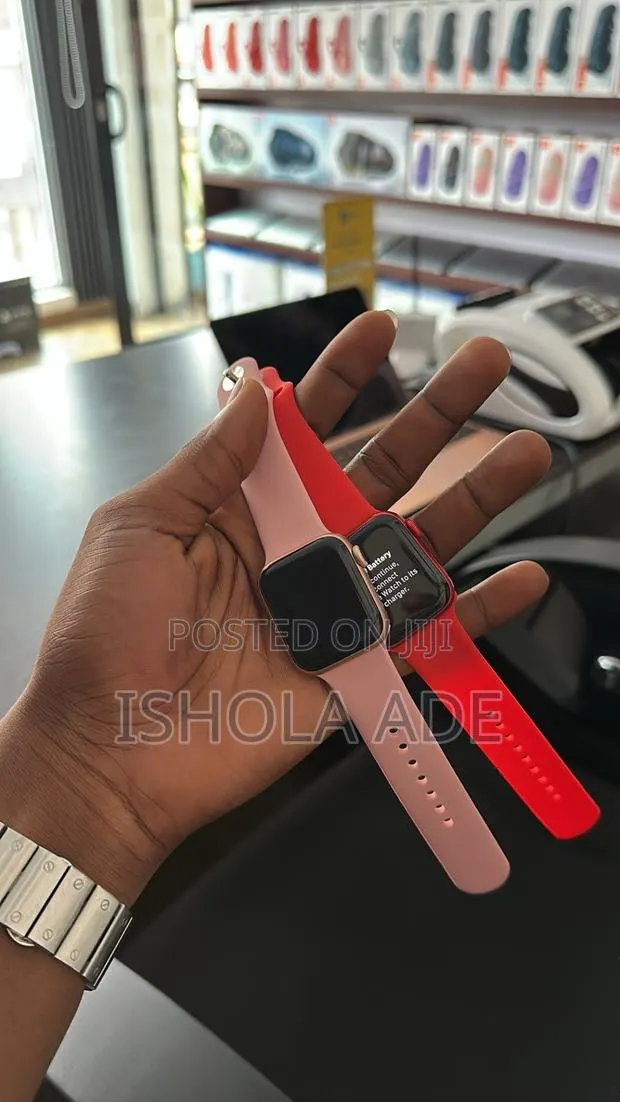 Apple Watch Series 4 44mm · Photo 1