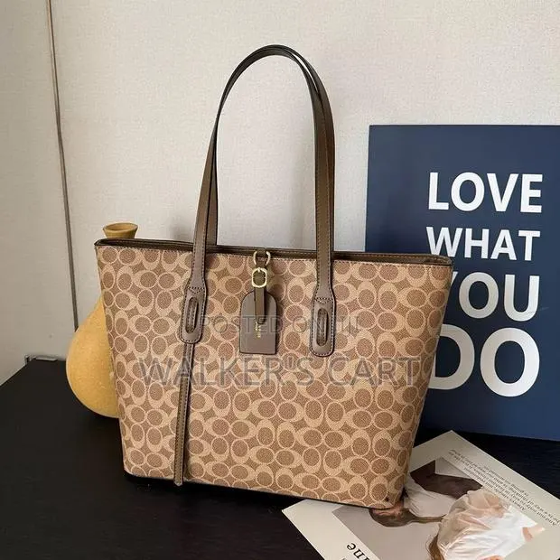 Designer Shoulder Tote Bag With Hanging Leather Tag · Photo 1