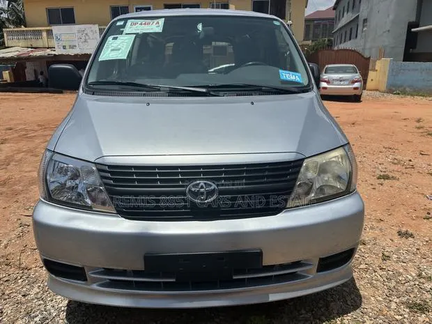 Toyota HiAce 2008 Silver · Photo 1