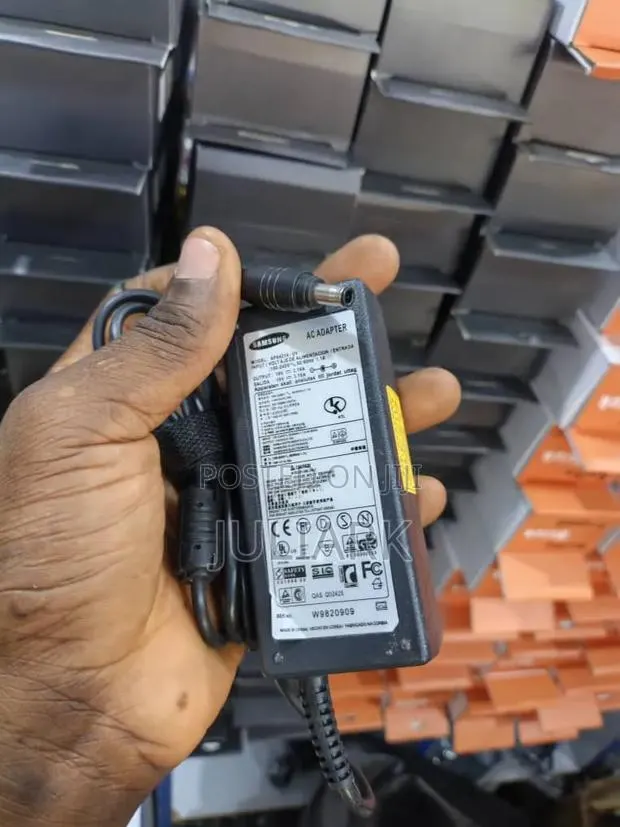 Samsung Charger 19v 3.16a 65w · Photo 1