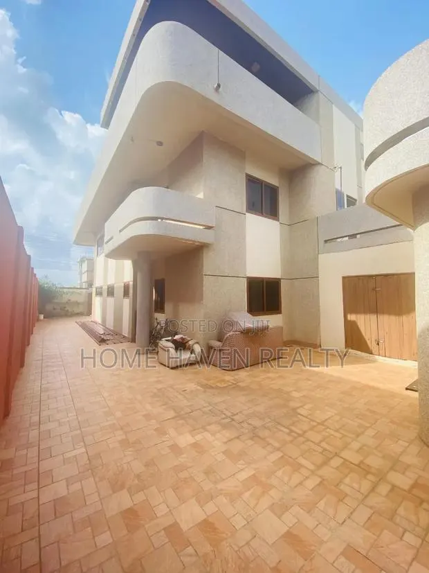 5bdrm House in Abc, Achimota for sale · Photo 1