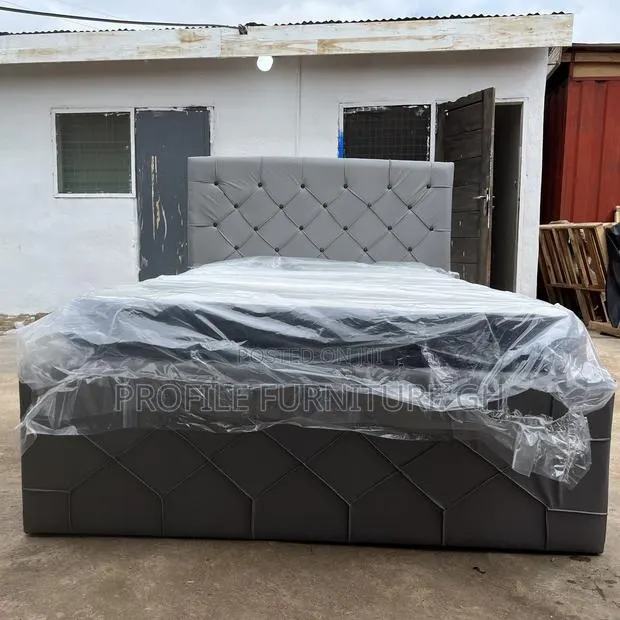 Mattress With Double Size Bedframe// Durable And Luxurious · Photo 1