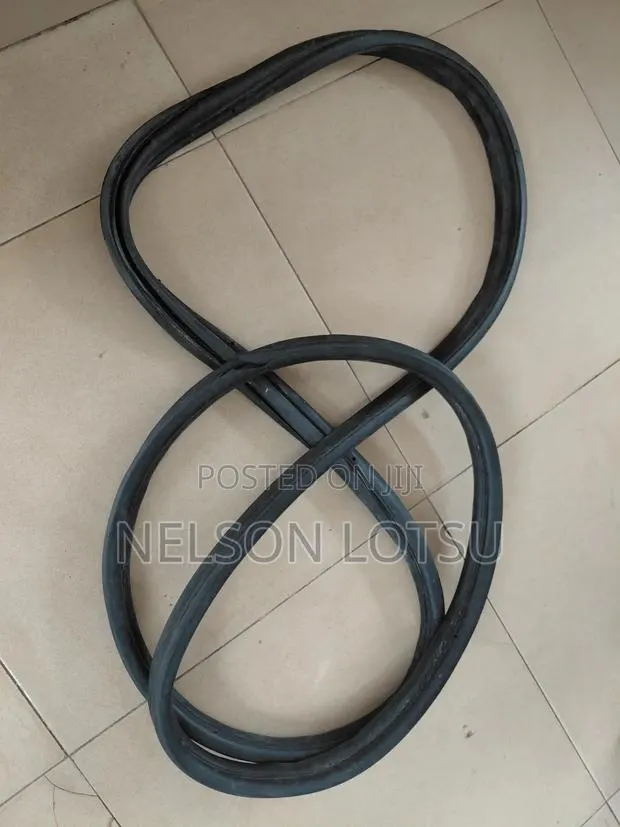 Hyndai Elantra 2017/2018 Boot Rubber Seal · Photo 1