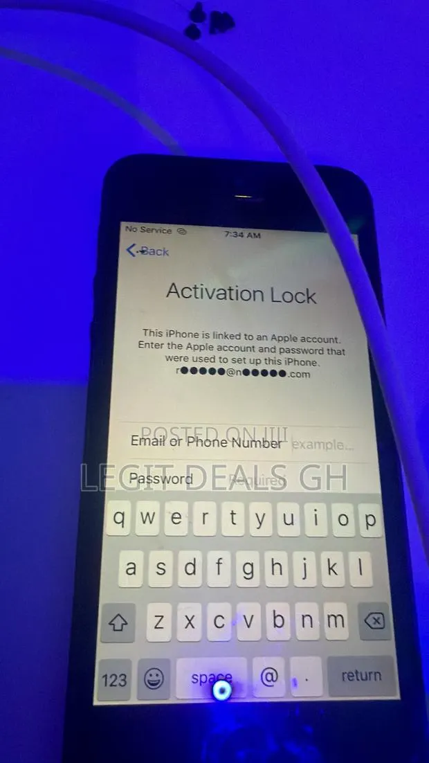 IPhones iCloud and Passcode Bypass · Photo 1