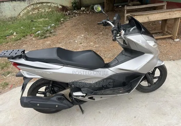 Honda 2023 Silver · Photo 1