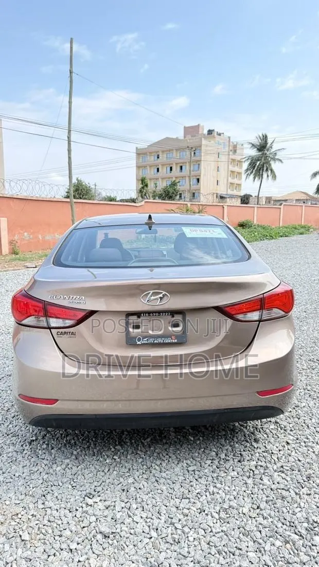 Hyundai Elantra 2015 · Photo 2