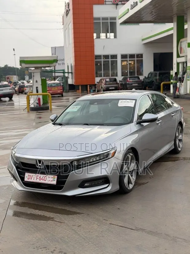 Honda Accord Sport (1.5L 4cyl Turbo CVT) 2019 Silver · Photo 1