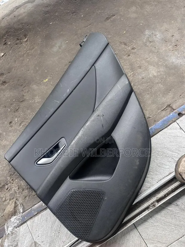 Elatra 2022 Door Card · Photo 1