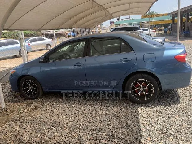 Toyota Corolla 2013 Blue · Photo 4