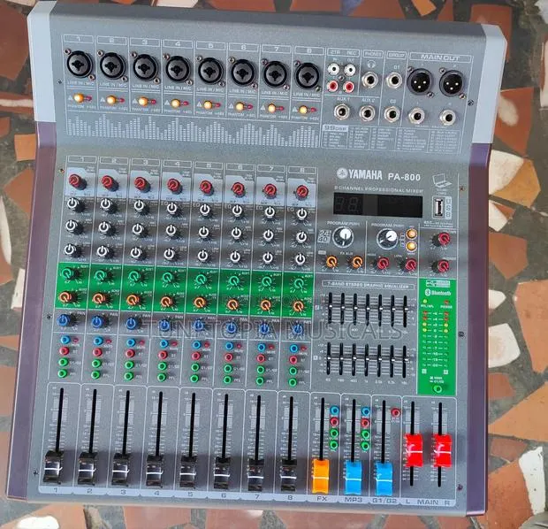 Yamaha Pa-800 8-Channel Professional Mixer, · Photo 1