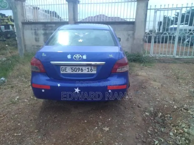 Toyota Yaris 2010 Blue · Photo 1