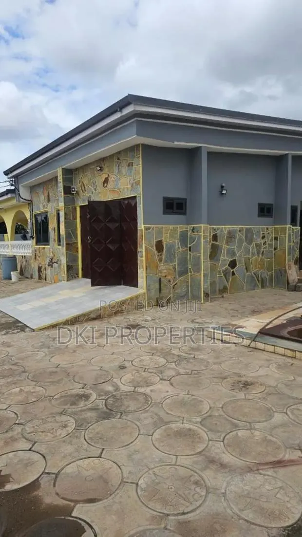 5bdrm House in Dki Properties, Adenta for rent · Photo 1