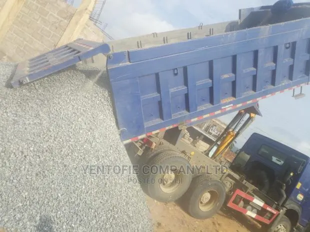 Chippings and Quarry Dust for Sale · Photo 1