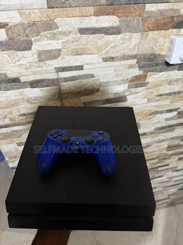 PS4 Standard 500GB · Photo 1