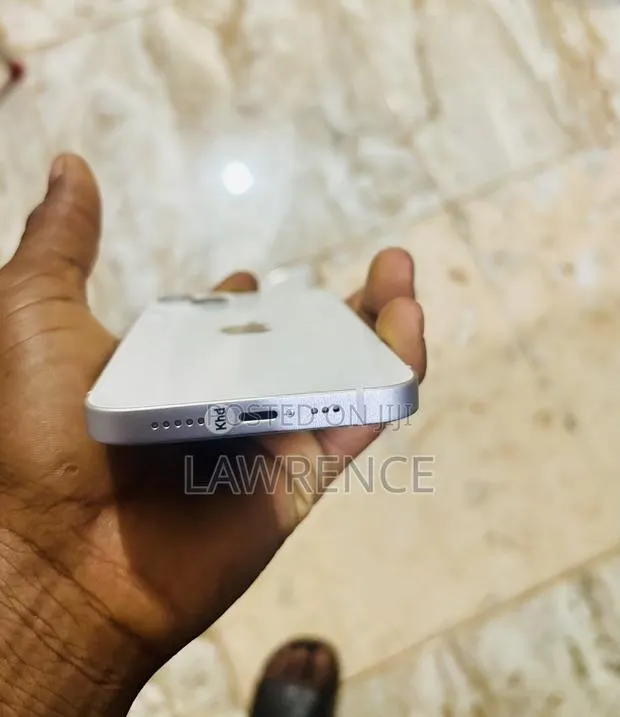 Apple iPhone 13 128 GB White · Photo 1