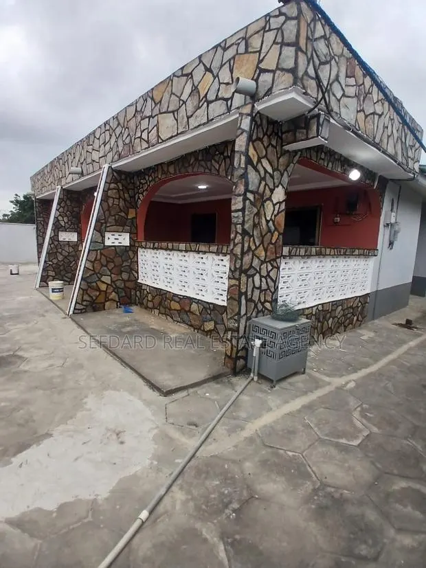 4bdrm House in Sefdard Properties, Amasaman for rent · Photo 1