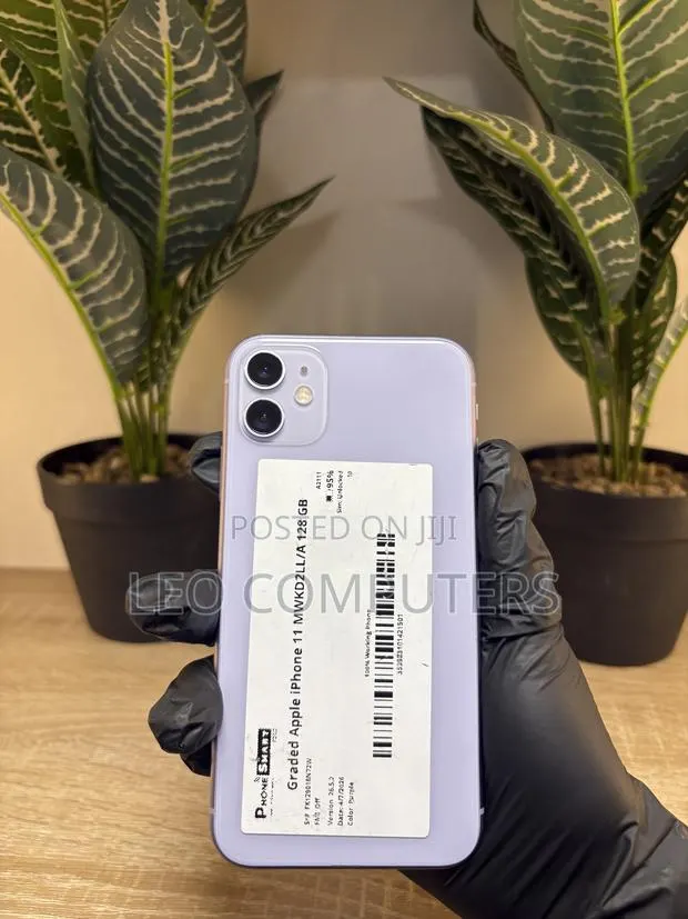 Apple iPhone 11 128 GB Purple · Photo 1