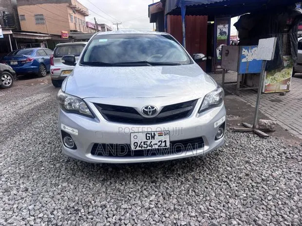 Toyota Corolla 2010 Silver · Photo 1