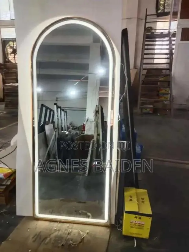Salon Led Mirror · Photo 3