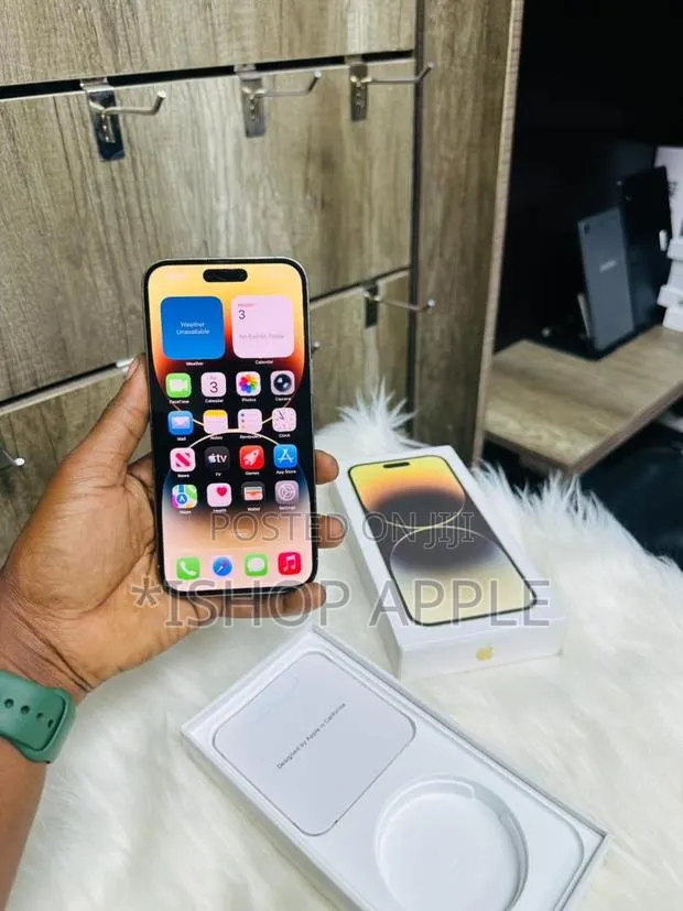Apple iPhone 14 Pro Max 256 GB Gold · Photo 1