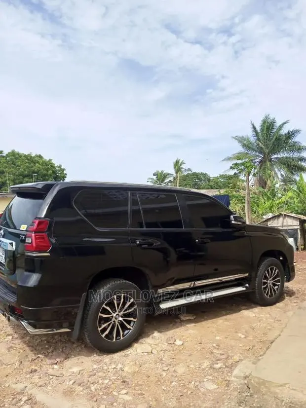 Car Rentals Prado to Rent for Tour Weddings Business Trips · Photo 1