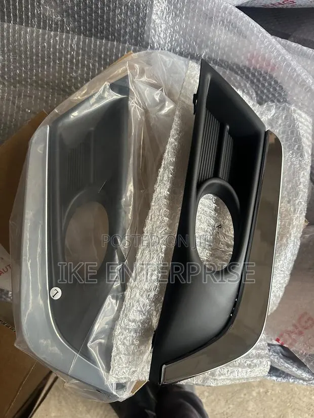 Honda CRV Foglight Cover 2017,2018,2019 · Photo 1