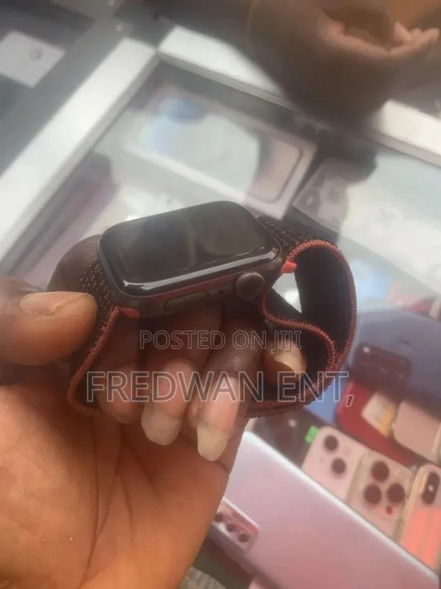 Iwatch Series 5 42mm Cellular · Photo 1